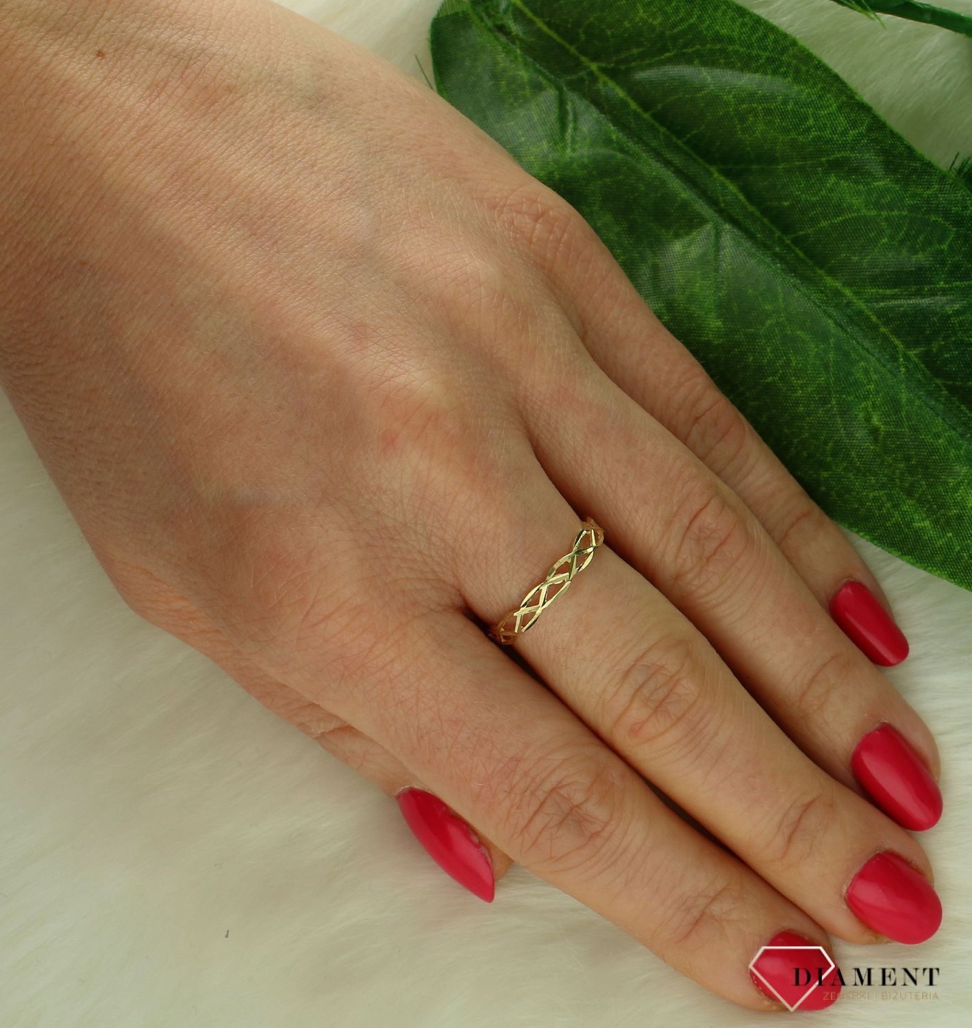 Złoty pierścionek damski 375 ażurowa obrączka PI 3338 375. Złoty pierścionek damski. Pierścionek damski ze złota. Pierścionek damski na prezent dla kobiety. Pierścionek złoty zaręczynowy..jpg